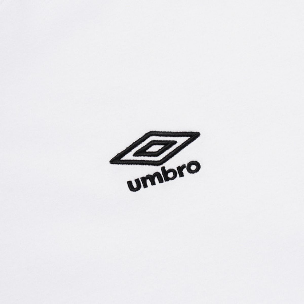 엄브로(UMBRO) 에센셜 스몰로고 반팔 티셔츠 화이트 UR123CRS19