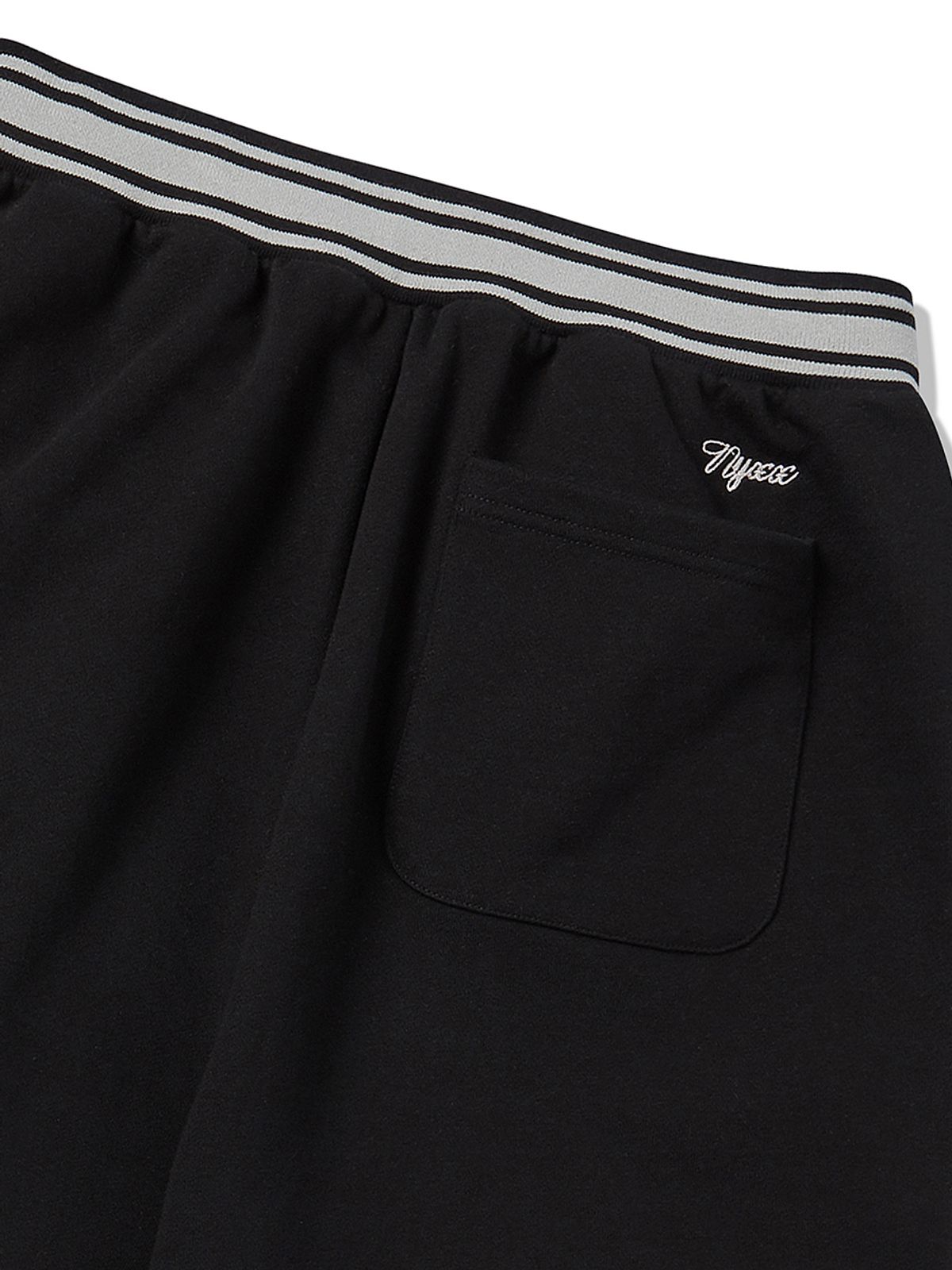 엔와이엑스엑스(NYXX) EMBLEM HALF PANTS BLACK