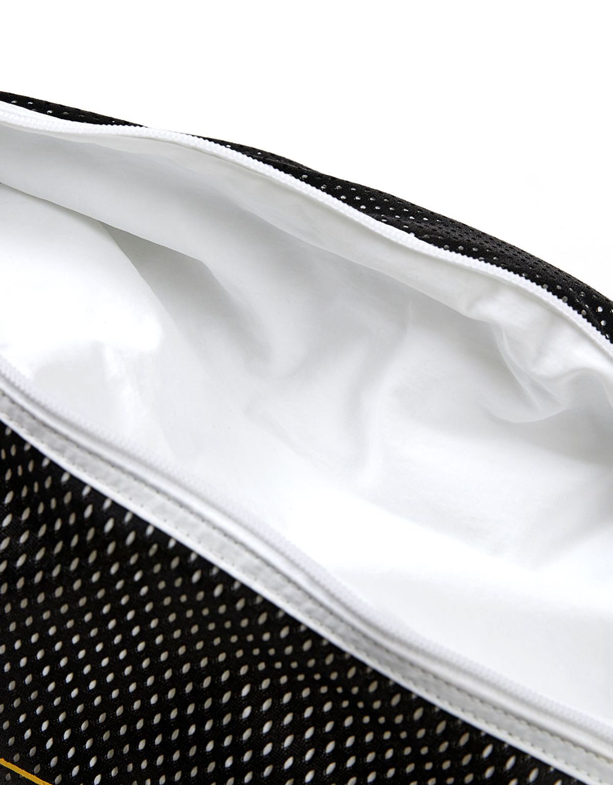 엠엠엘지(MMLG) [Mmlg] MESH MESSENGER SLING BAG (WHITE)