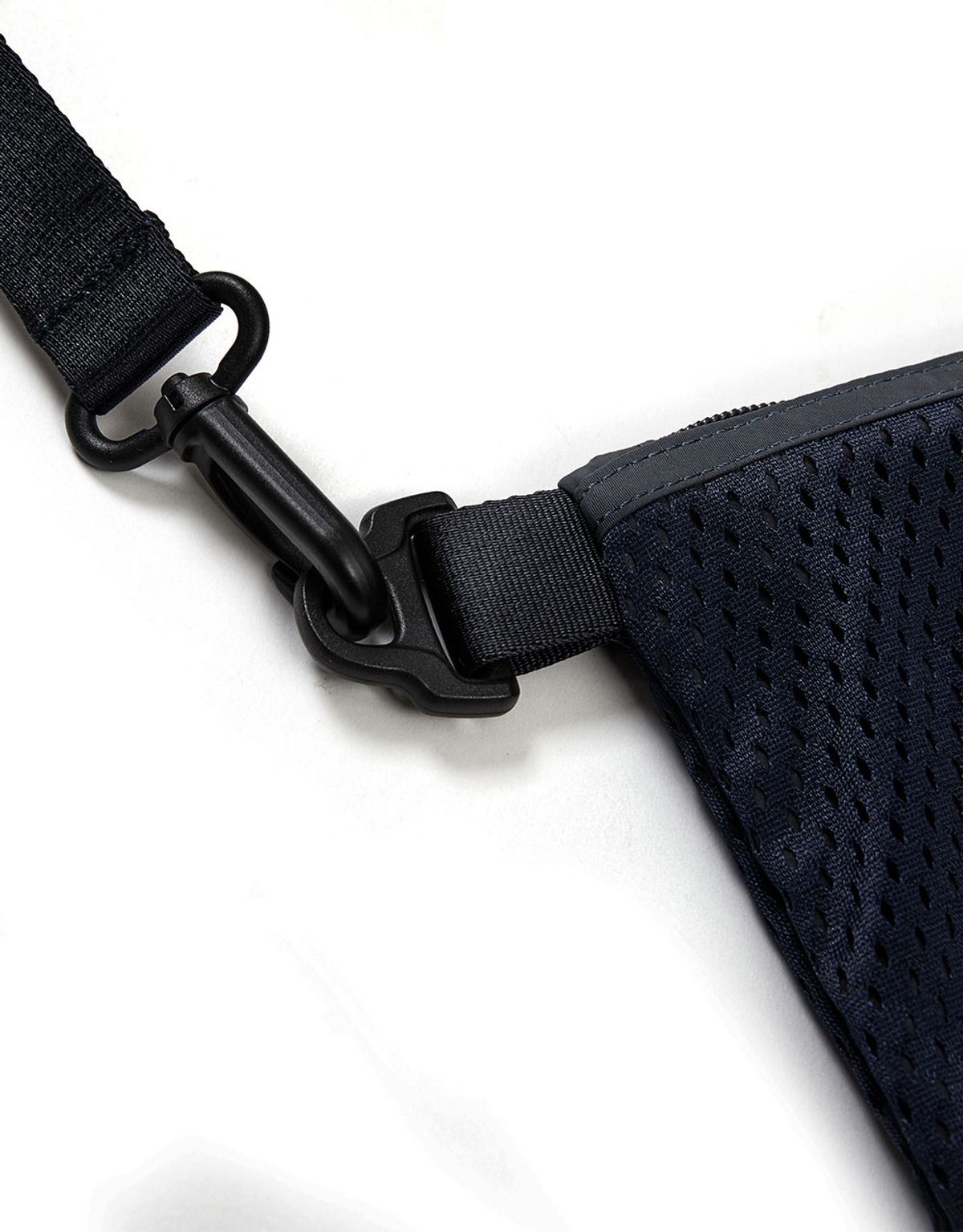 엠엠엘지(MMLG) [Mmlg] MESH MESSENGER SLING BAG (SQUID BLACK)
