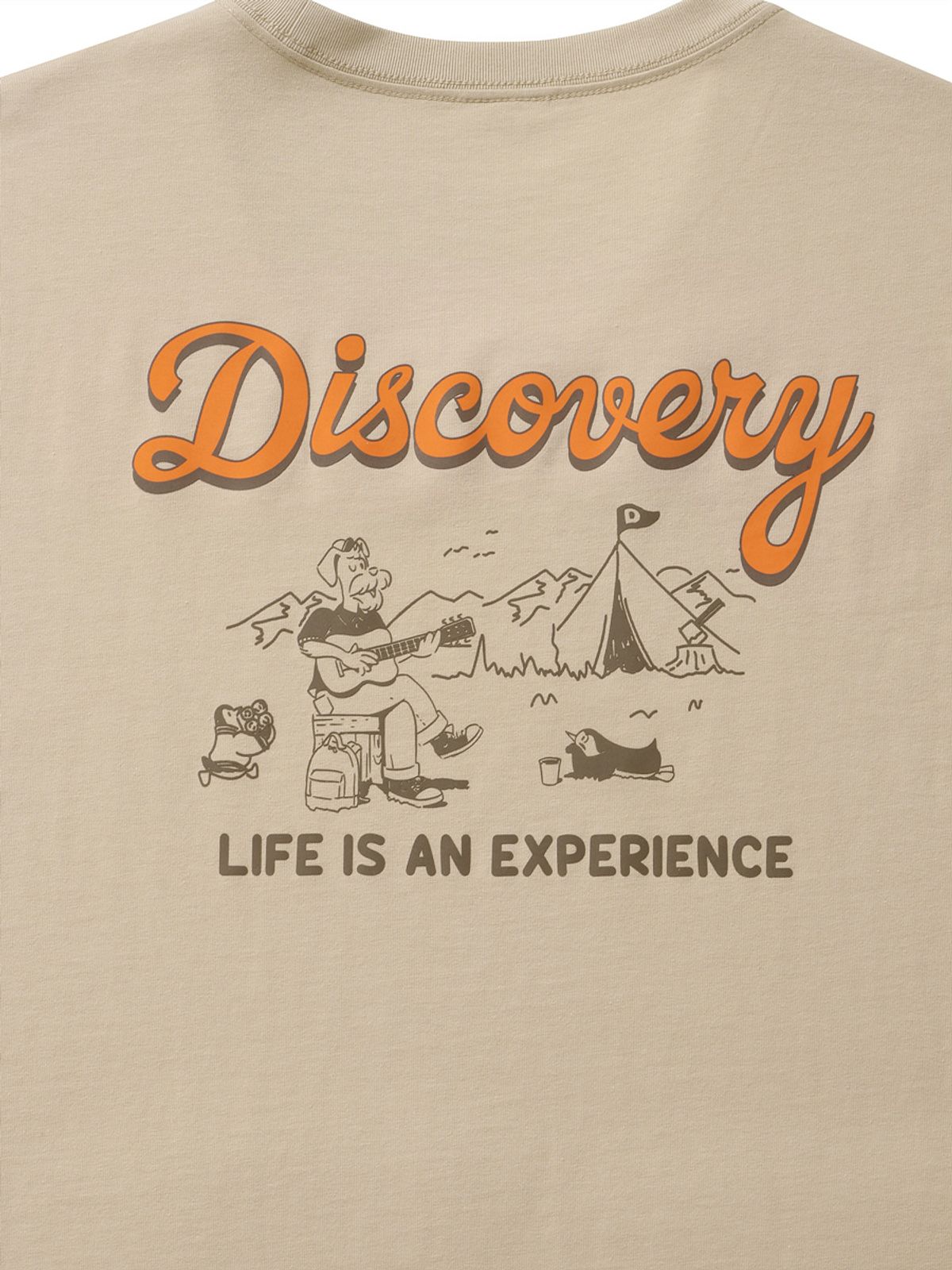 디스커버리 익스페디션(DISCOVERY EXPEDITION) 킨조 바시티 피크닉 그래픽 티셔츠 (N/BEIGE)