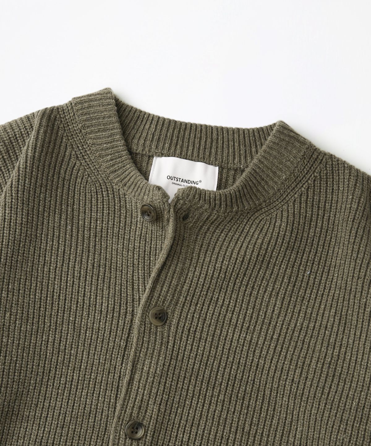 아웃스탠딩(OUTSTANDING) LAMBSWOOL ROUND NECK CARDIGAN_KHAKI MELANGE