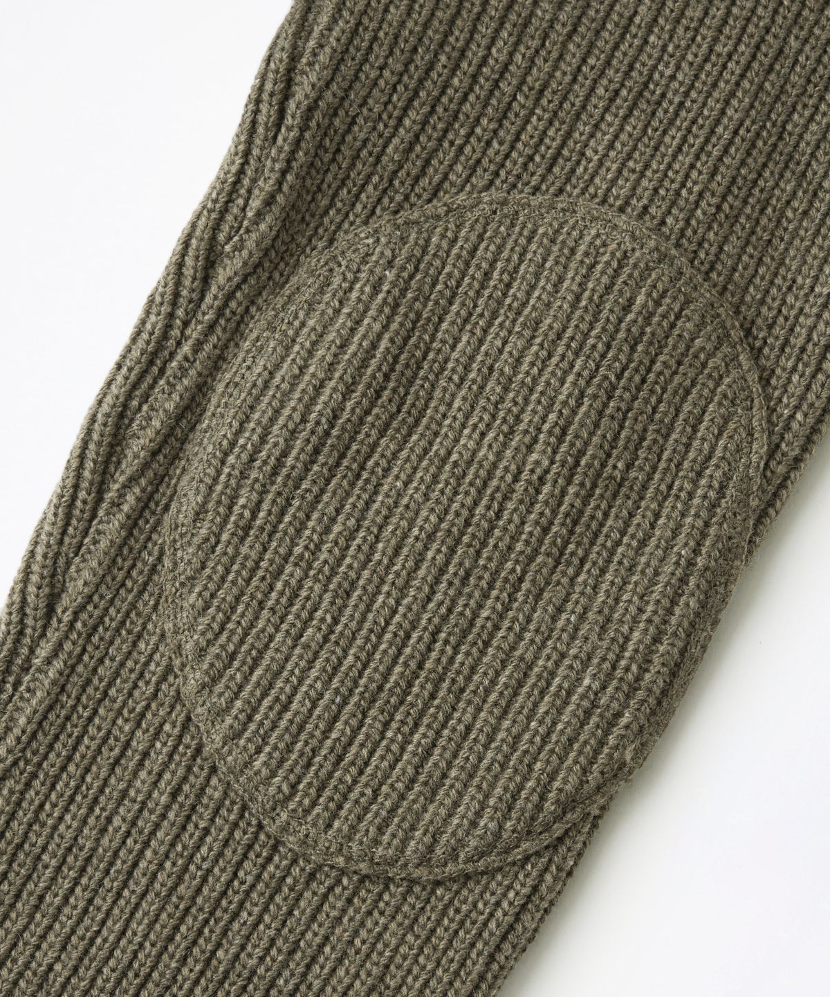 아웃스탠딩(OUTSTANDING) LAMBSWOOL ROUND NECK CARDIGAN_KHAKI MELANGE