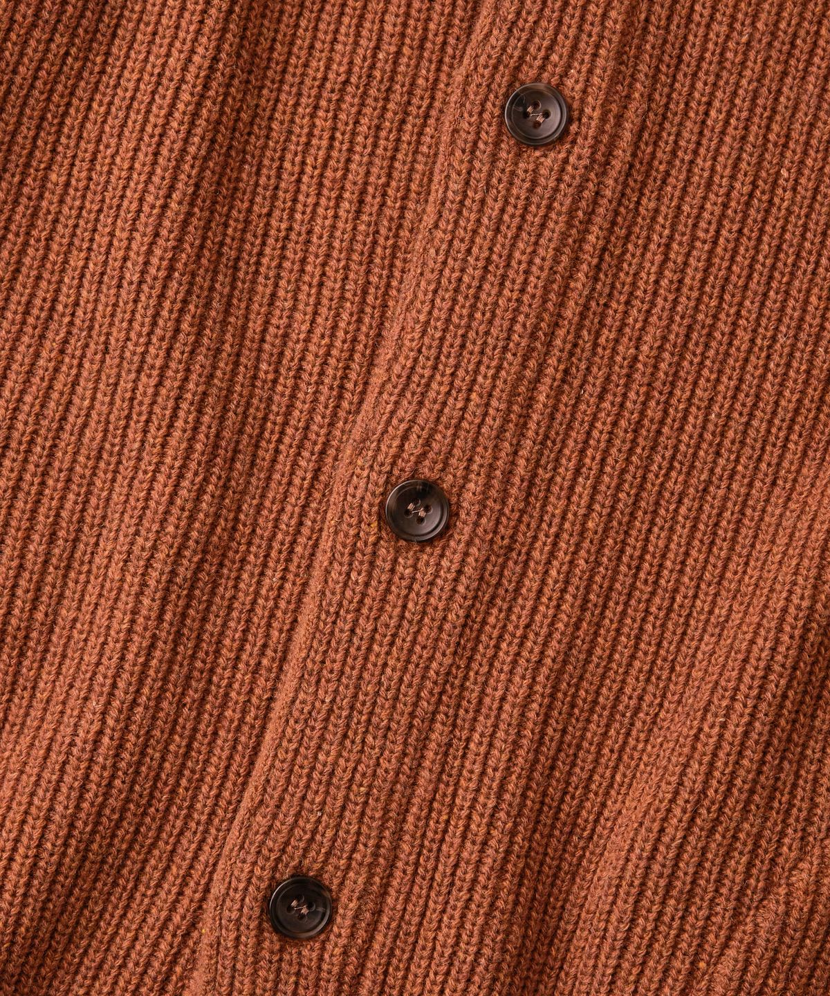 아웃스탠딩(OUTSTANDING) LAMBSWOOL ROUND NECK CARDIGAN_BRICK
