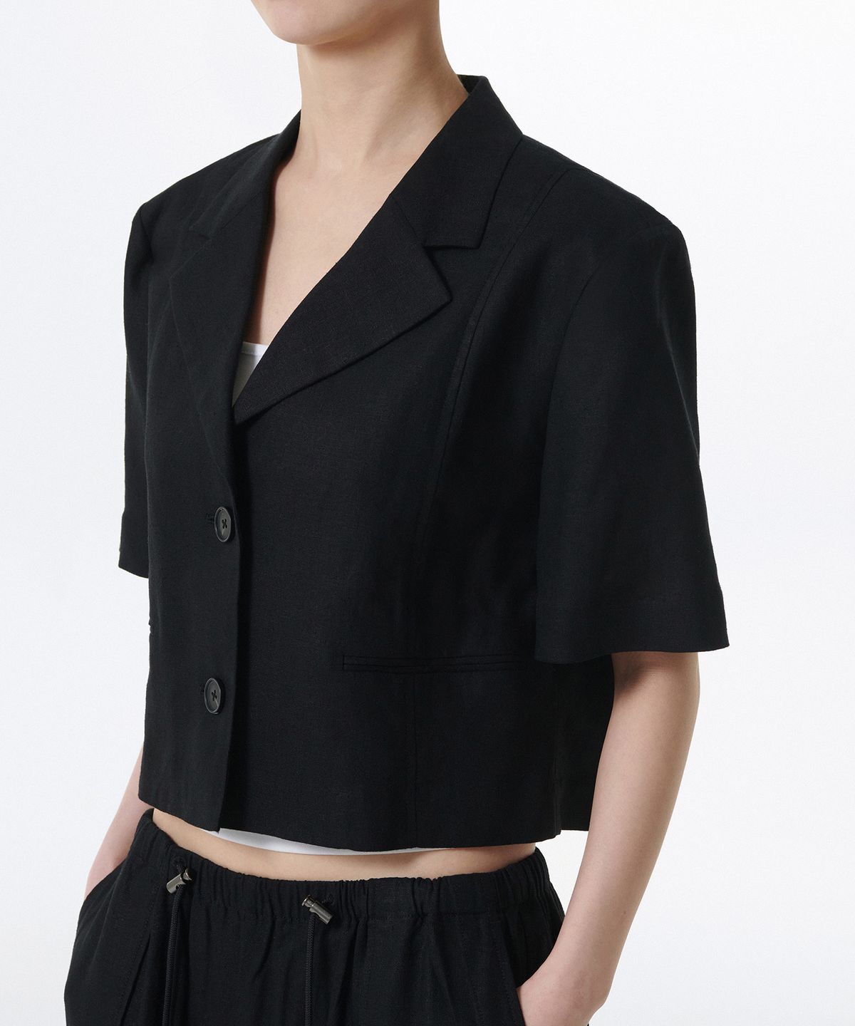 무신사 스탠다드 우먼(MUSINSA STANDARD WOMAN) 우먼즈 린넨 블렌드 크롭 반팔 블레이저 [블랙]