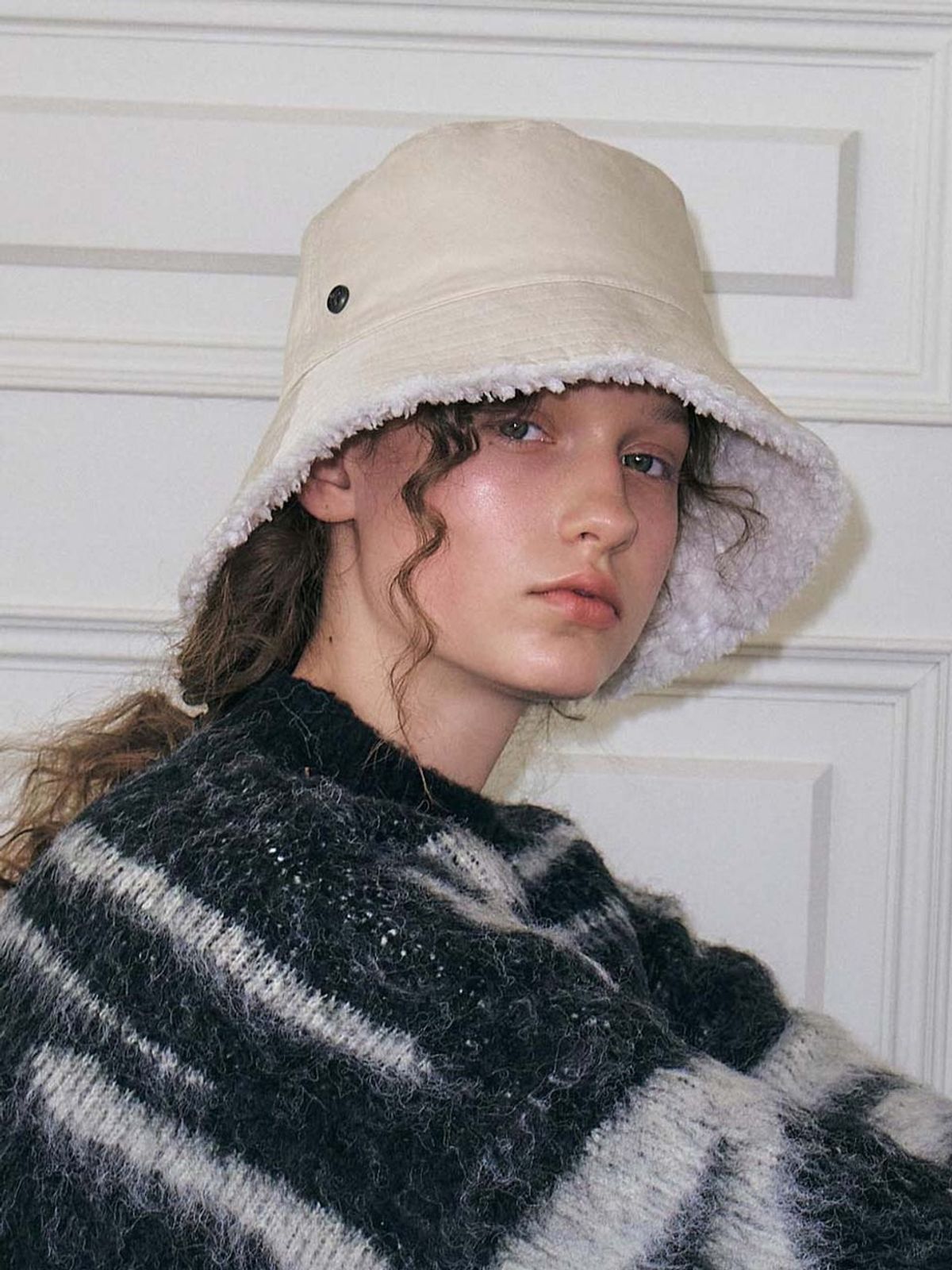 포에지담(POESIEDAME) BEAR REVERSIBLE BUCKET HAT