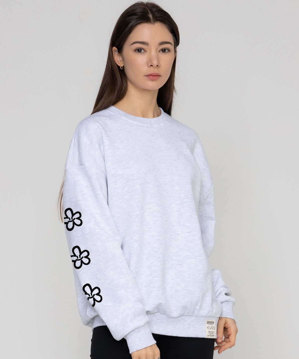 그레이버(GRAVER) [UNISEX]엘보우 3 라인플라워 맨투맨_멜란지화이트