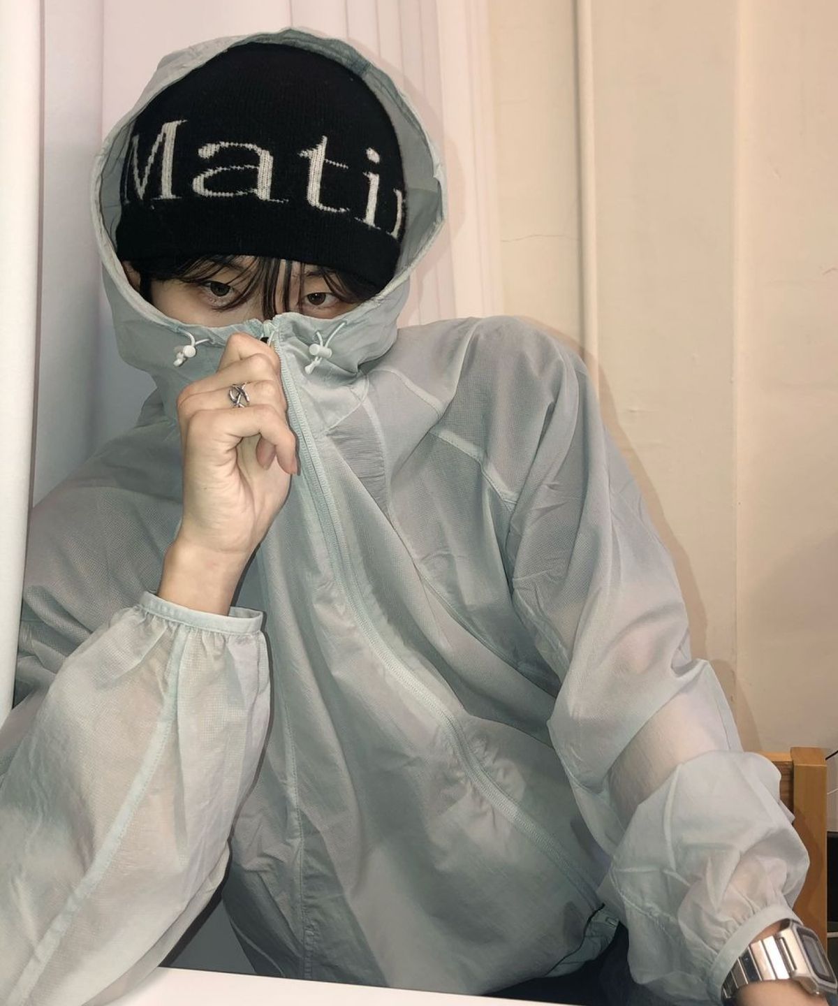 어반디타입(URBANDTYPE) 에어라이트 래글런 윈드브레이커_블루