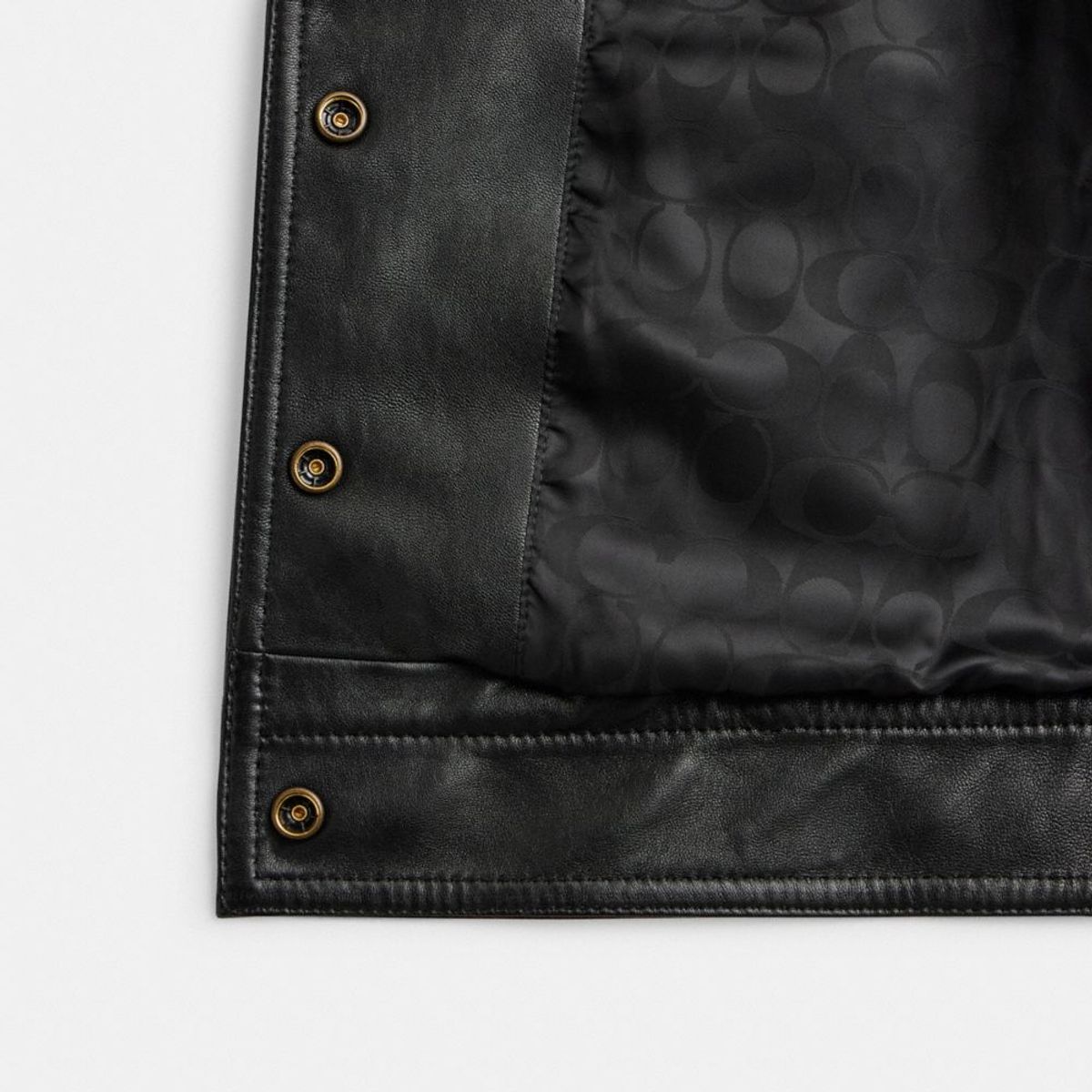 코치(COACH) 스냅 프론트 슈렁큰 재킷 CM397 BLK