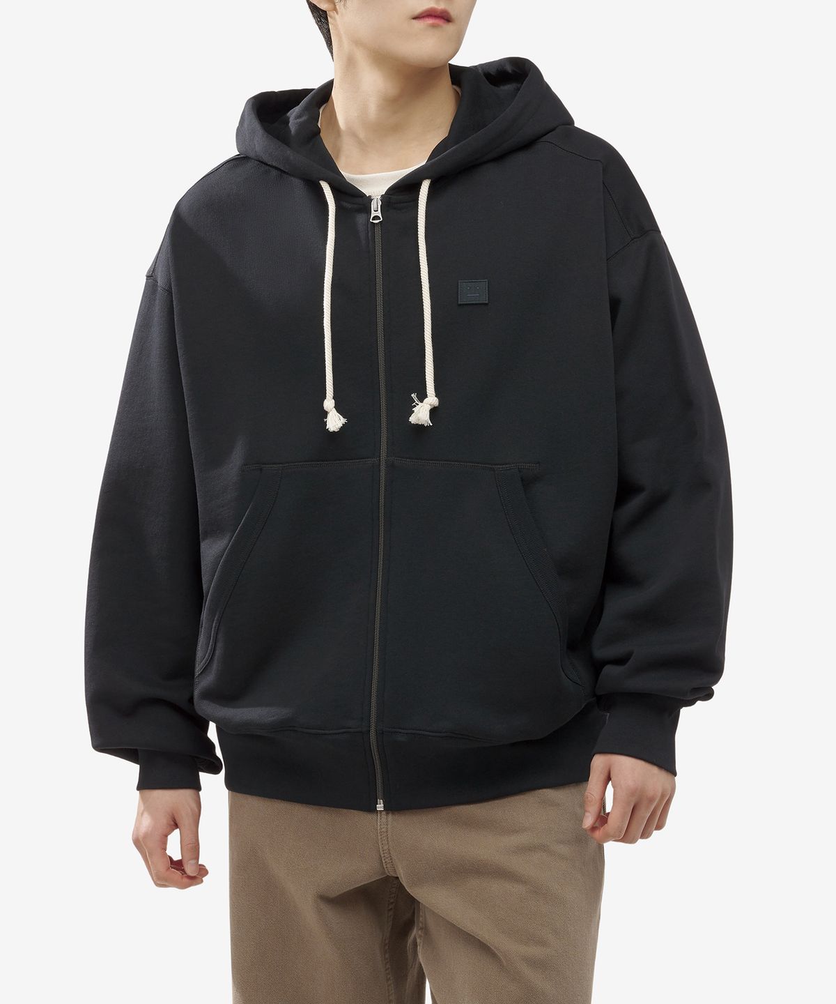 아크네 스튜디오(ACNE STUDIOS) 공용 페이스 로고 후드 - 블랙 / CI0130900