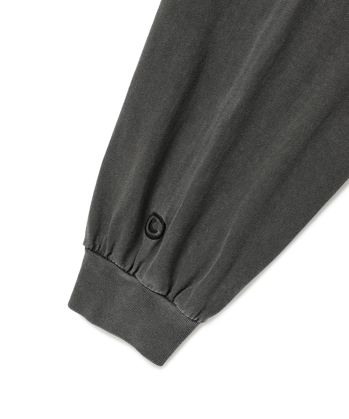 카비시(CAVISH) PIGMENT SELLER LOGO LS TEE CHARCOAL(CV2ESUT552A)