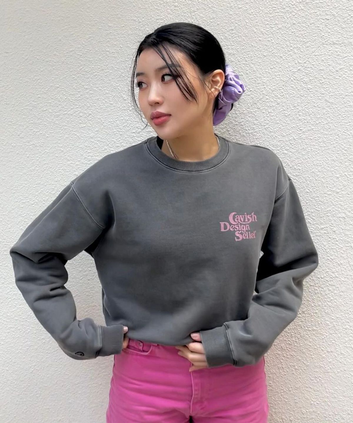카비시(CAVISH) W PIGMENT SELLER LOGO SWEATSHIRT CHARCOAL(CV2ESFM444A)