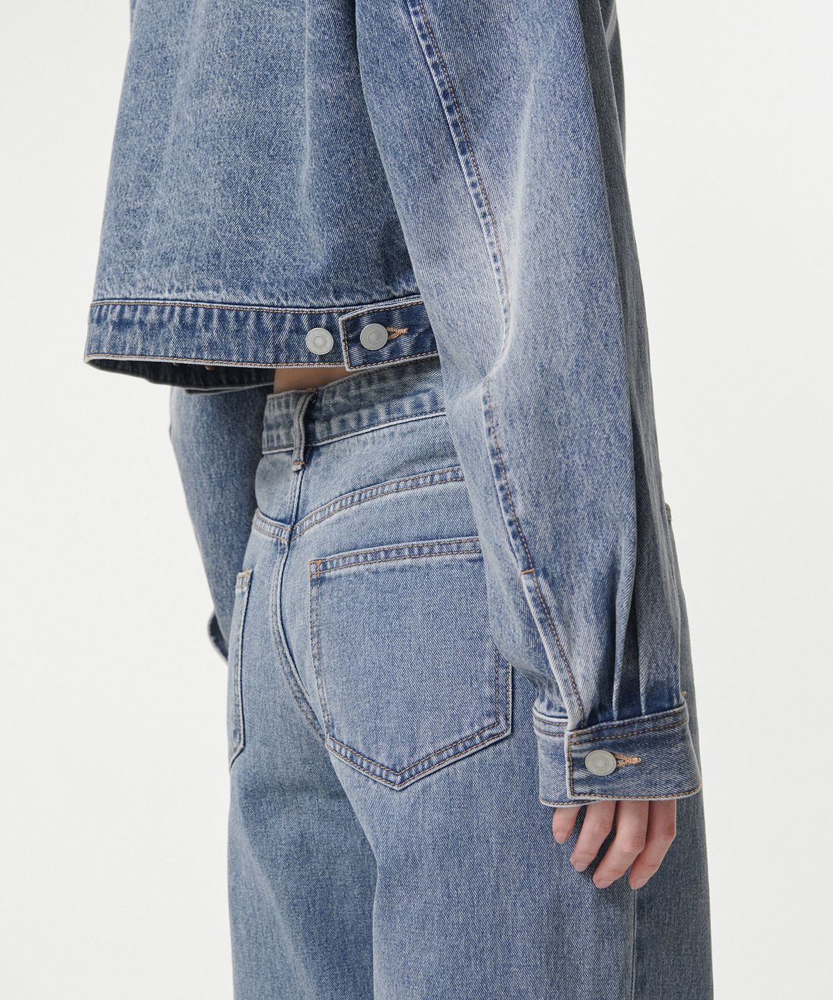 무신사 스탠다드 우먼(MUSINSA STANDARD WOMAN) 우먼즈 릴렉스드 크롭 데님 집업 재킷 [라이트 인디고]