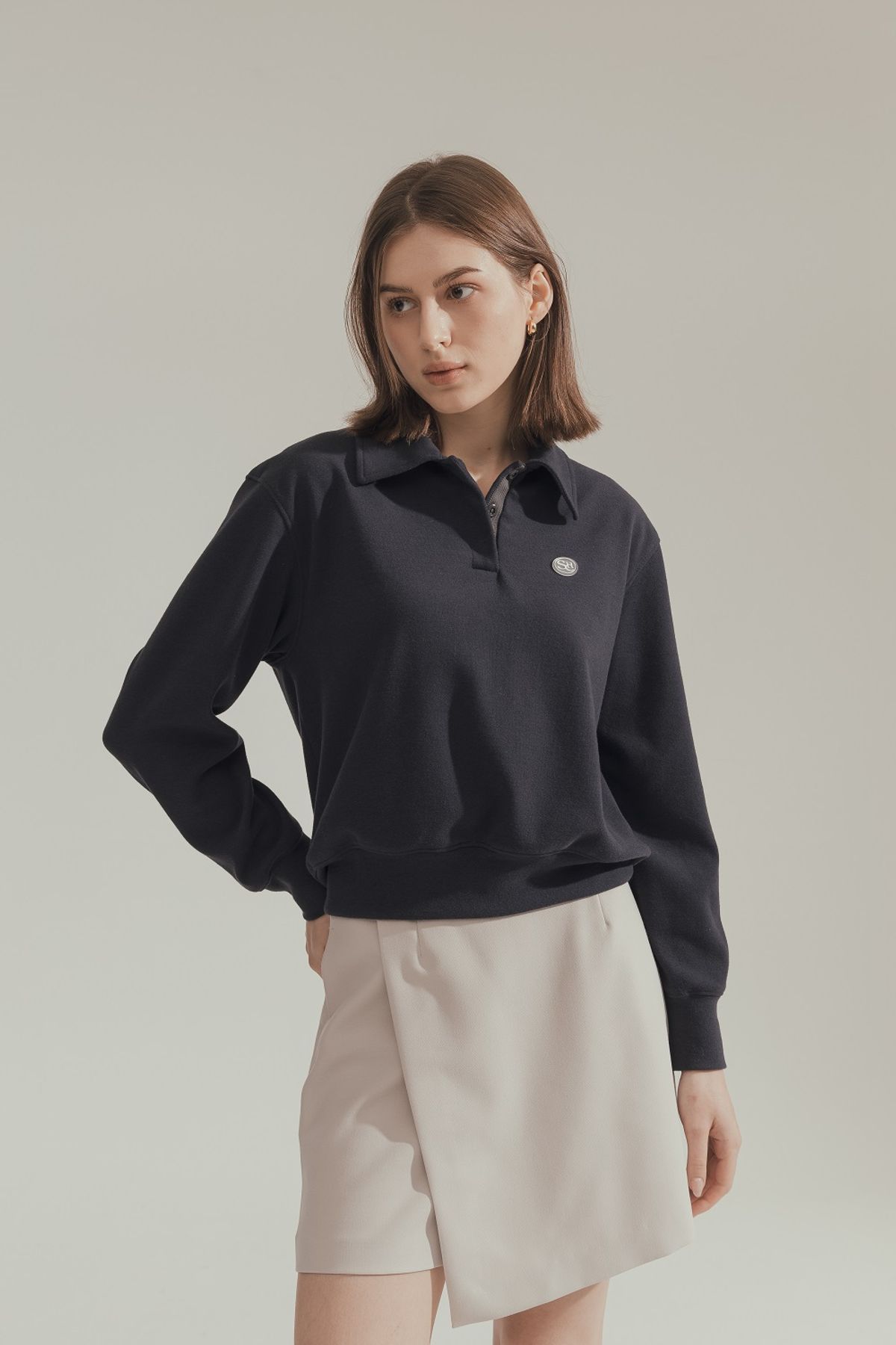 슈와(SCHWA) 웜 배색포인트 카라맨투맨 (PALE NAVY)