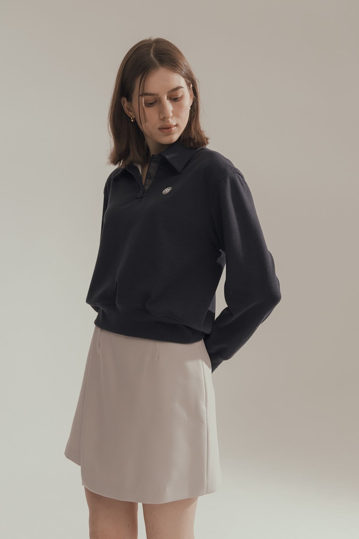 슈와(SCHWA) 웜 배색포인트 카라맨투맨 (PALE NAVY)