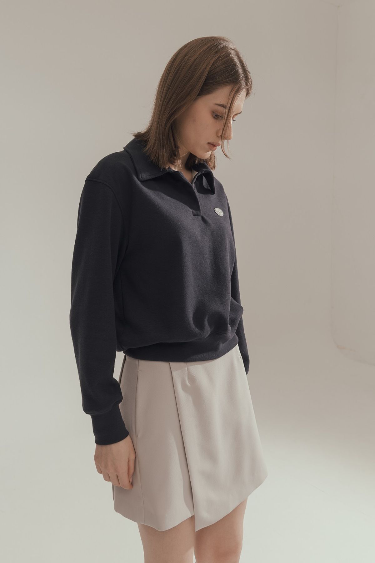 슈와(SCHWA) 웜 배색포인트 카라맨투맨 (PALE NAVY)