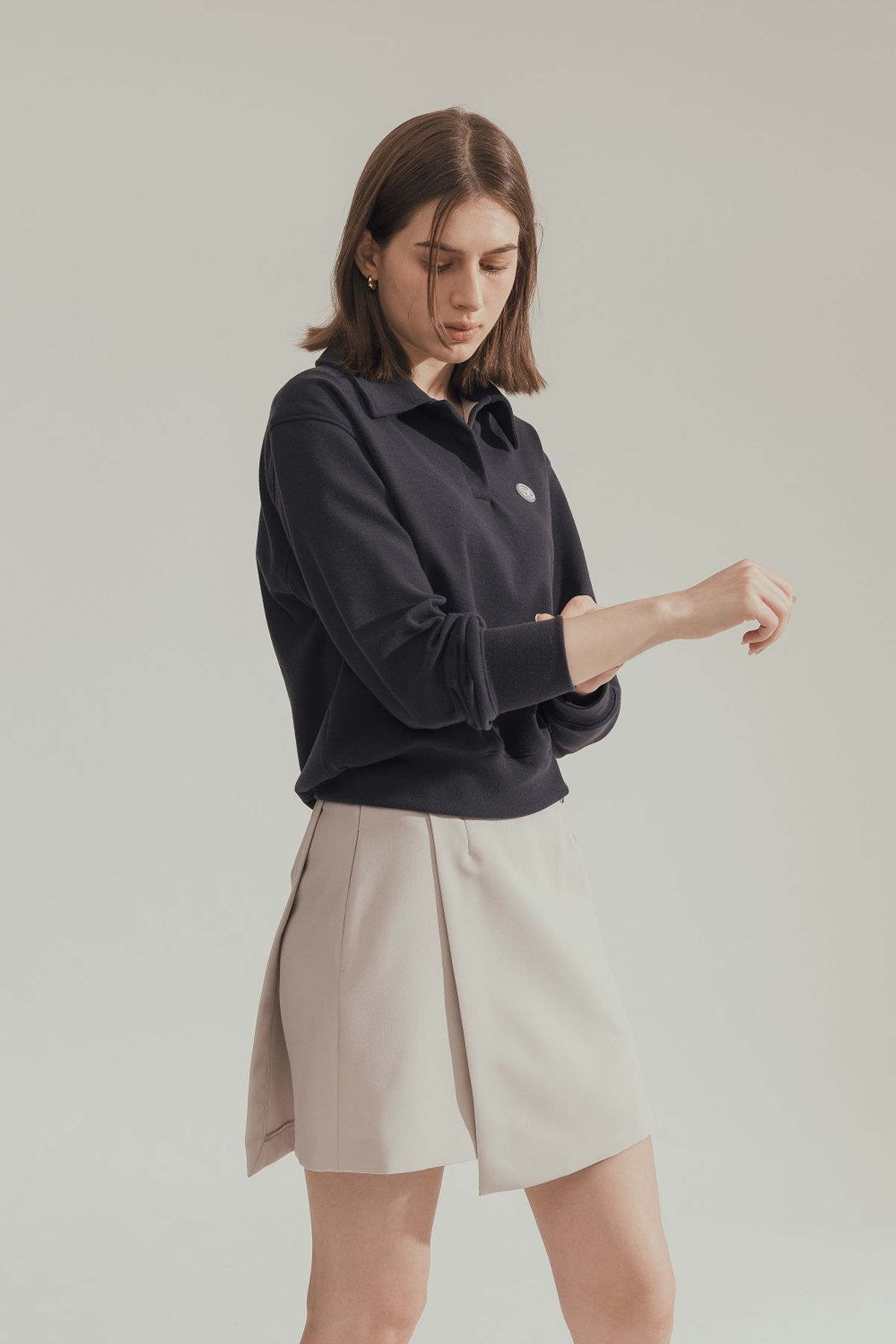 슈와(SCHWA) 웜 배색포인트 카라맨투맨 (PALE NAVY)