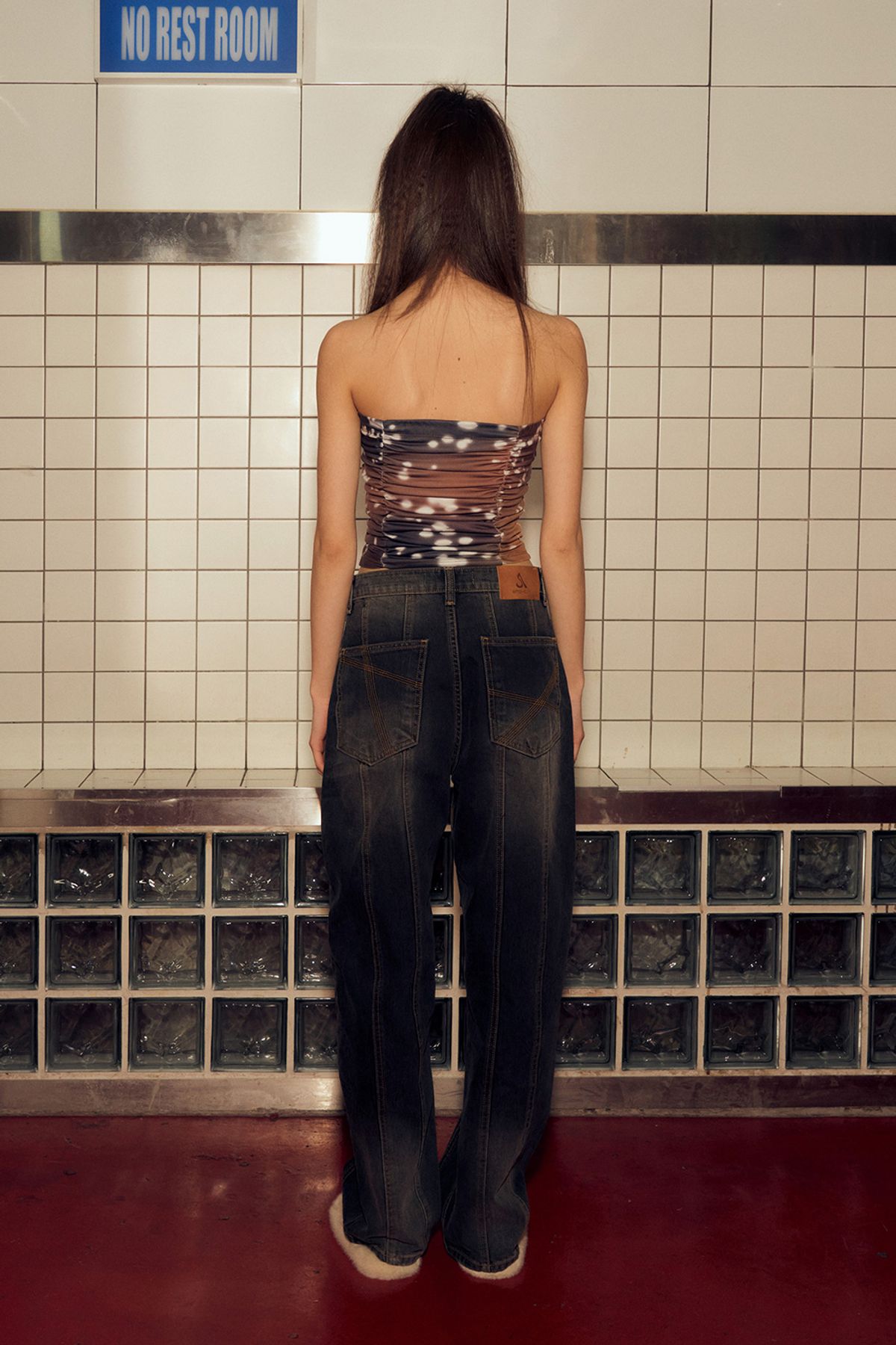 애프터아워즈(AFTERHOURS) PRINTED SHIRRING TUBE TOP (BROWN)