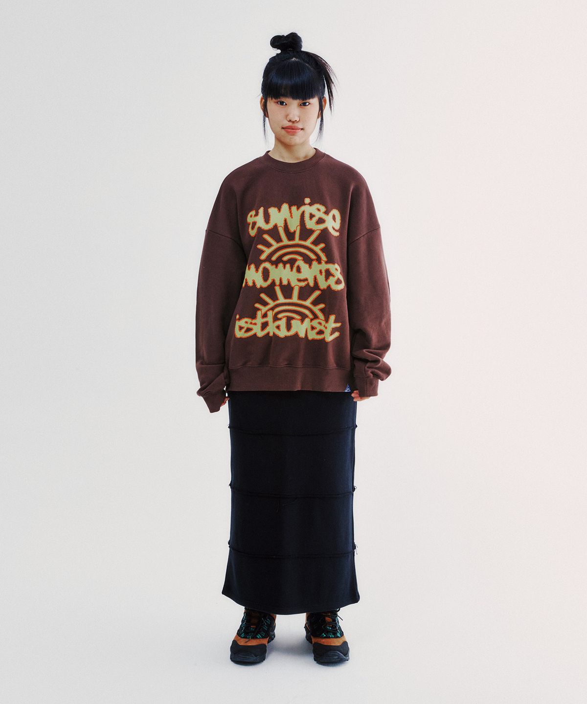 이스트쿤스트(ISTKUNST) SUNRISE MOMENT SWEATSHIRTS_BROWN(IK2ESMM441A)