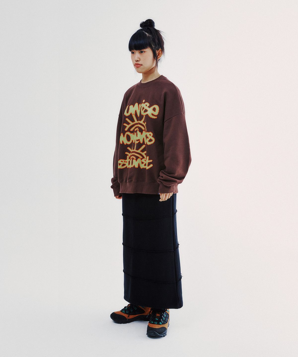 이스트쿤스트(ISTKUNST) SUNRISE MOMENT SWEATSHIRTS_BROWN(IK2ESMM441A)