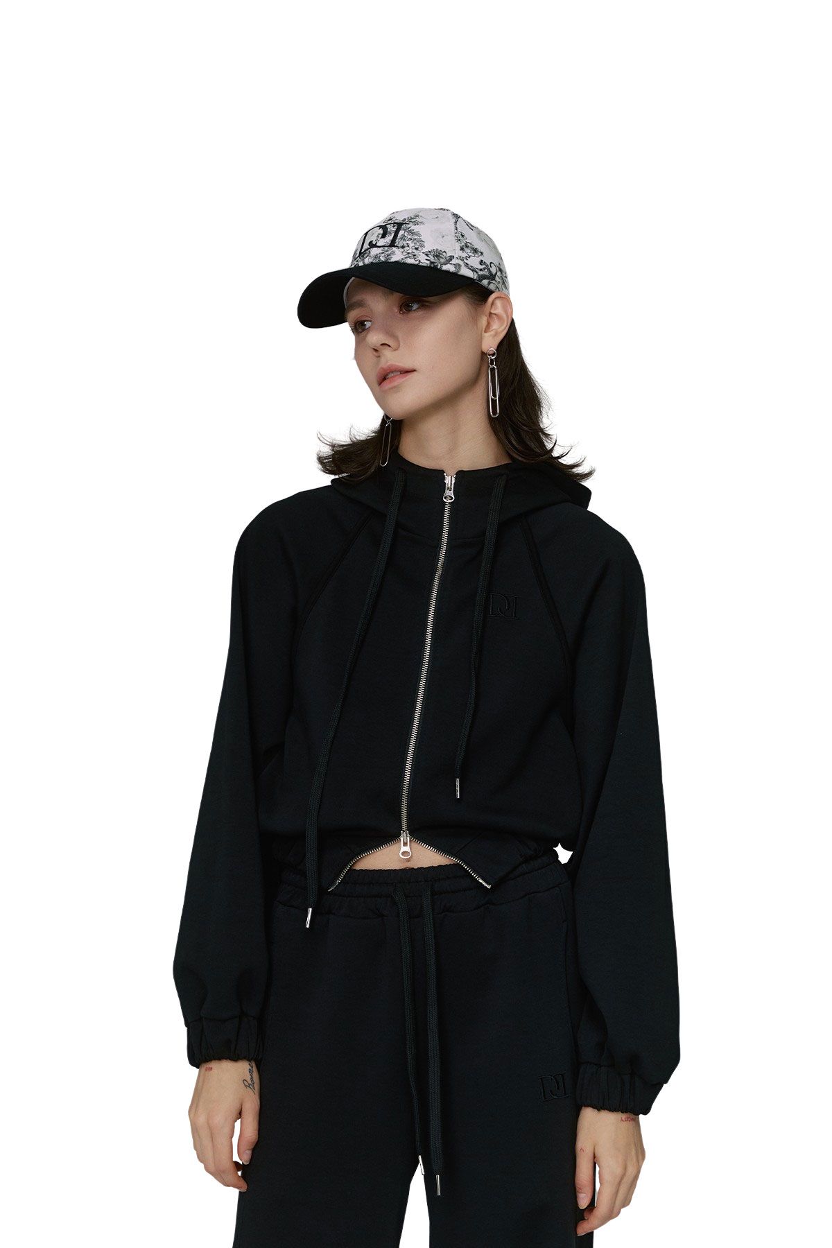 두칸(DOUCAN) 자수 프린트 볼캡 블랙