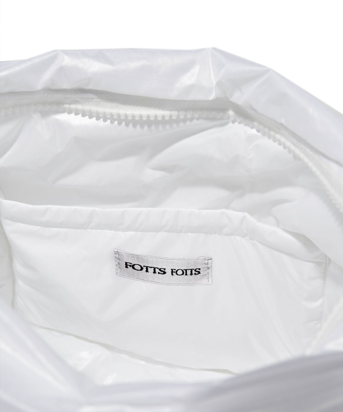 포츠포츠(FOTTSFOTTS) PUFFER BAG BIG - WHITE