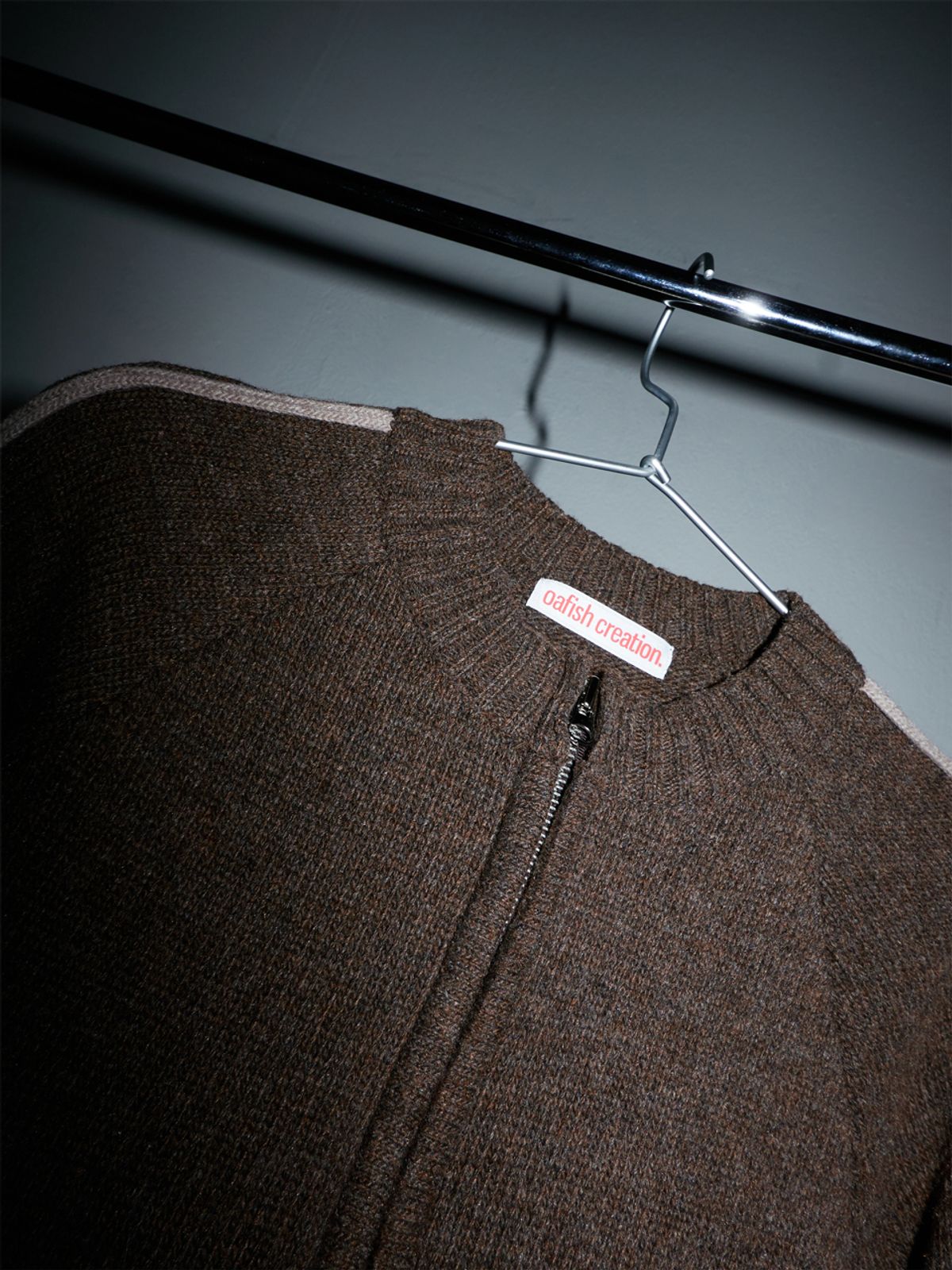 오피쉬(OAFISH) RAGLAN KNIT ZIP-UP CARDIGAN, BROWN