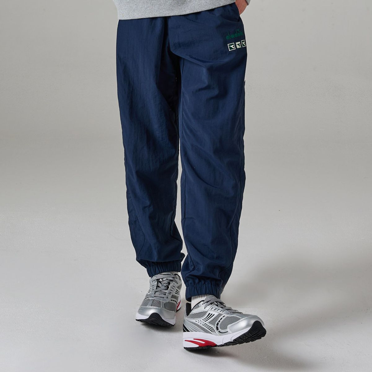 디아도라(diadora) 아티산 컬러블럭 팬츠 DARK NAVY