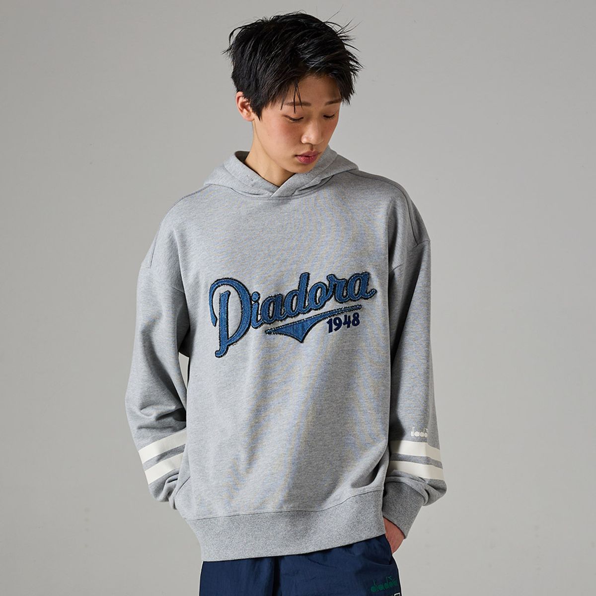 디아도라(diadora) 크래프트 로고 후드 MELANGE GREY