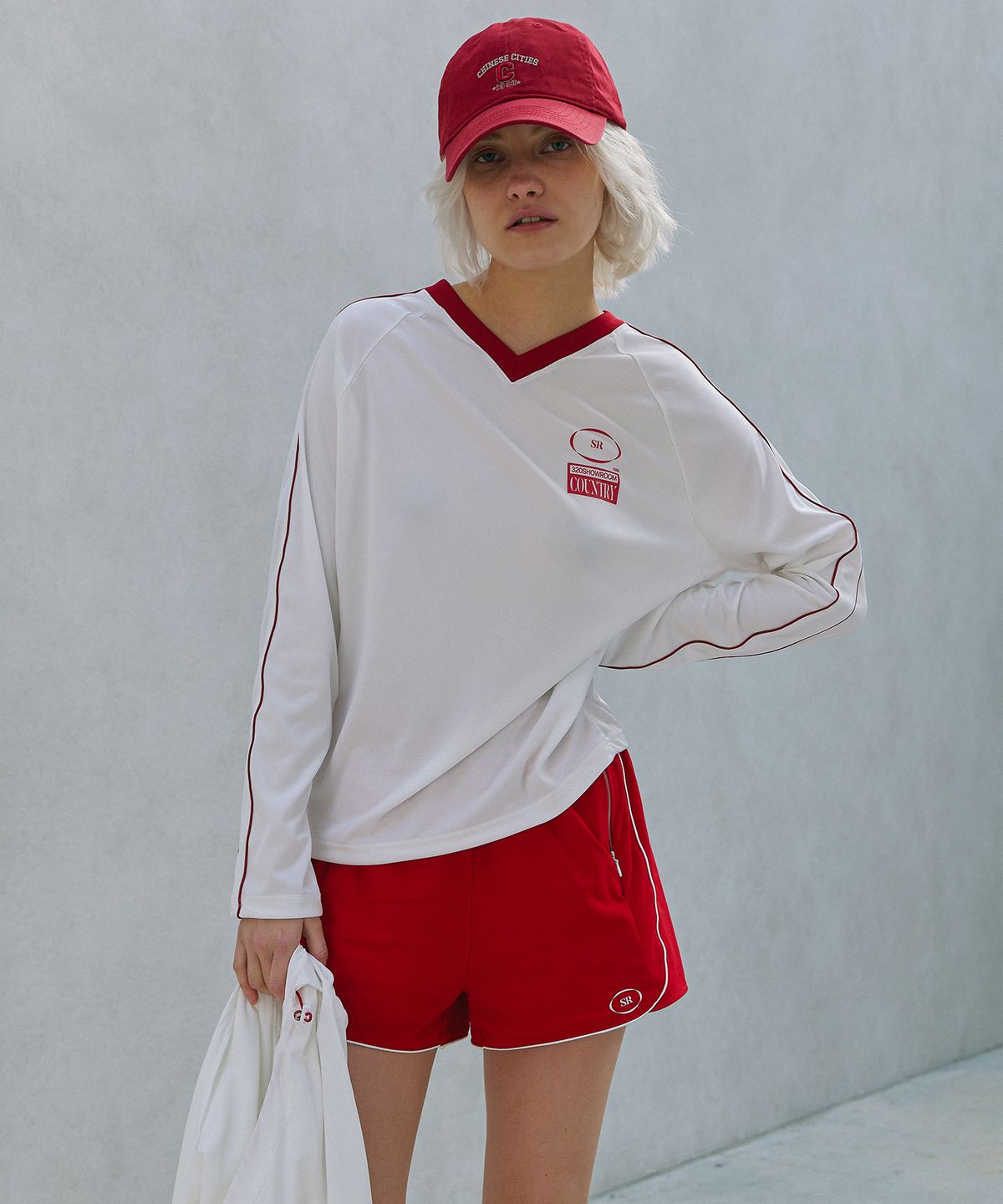 320쇼룸(320SHOWROOM) Vneck Sporty heritage logo Jersey Long sleeve Ivory
