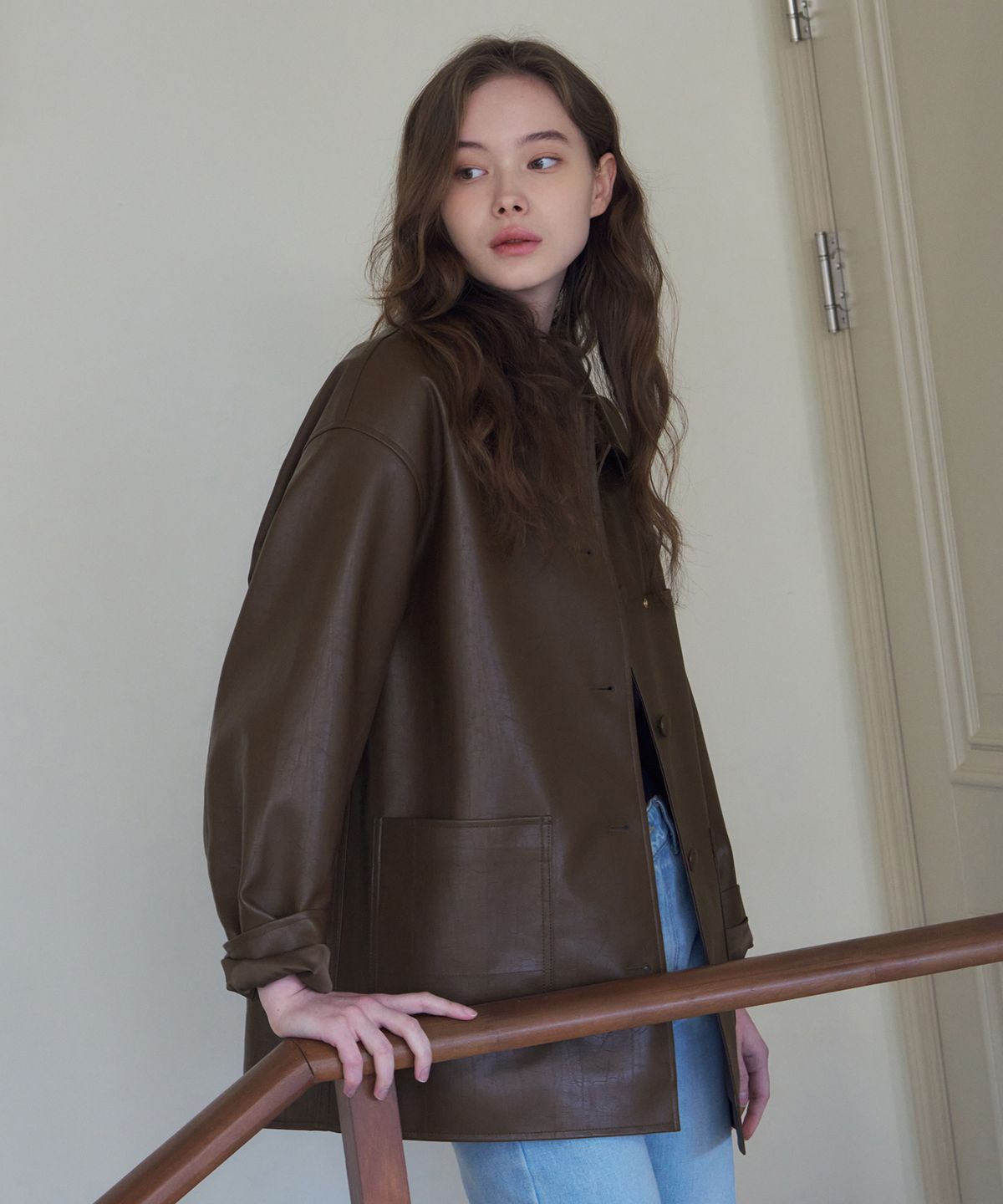 드로우핏 우먼(DRAWFIT WOMEN) 버튼 레더 하프 자켓 [BROWN]
