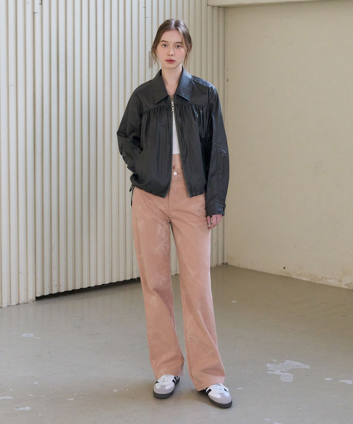 드로우핏 우먼(DRAWFIT WOMEN) 셔링 집업 윈드브레이커 [WHITE]