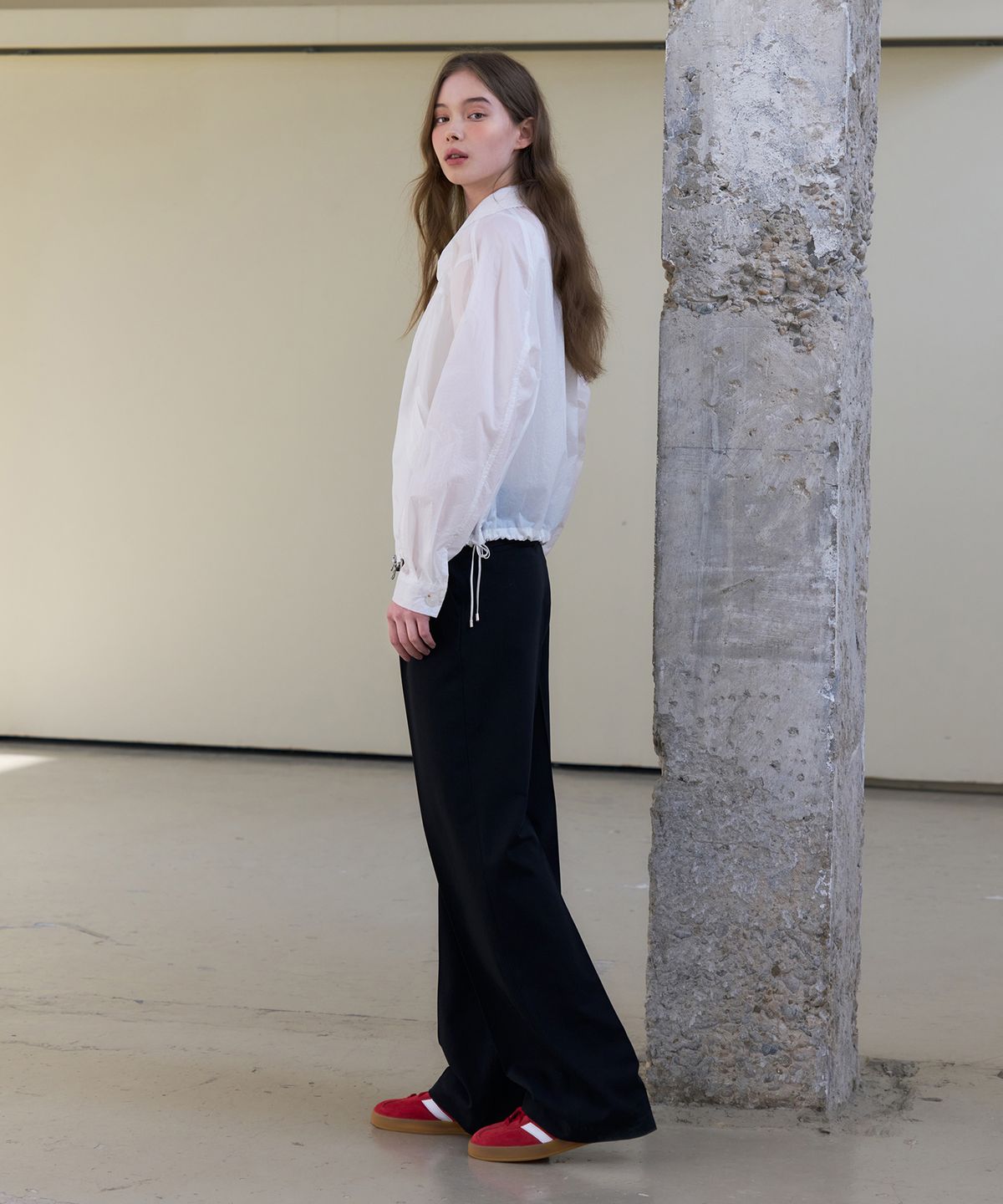 드로우핏 우먼(DRAWFIT WOMEN) 셔링 집업 윈드브레이커 [WHITE]