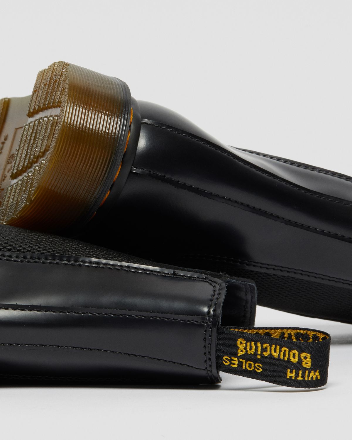 닥터마틴(DR.MARTENS) 2976 하이 스무스 블랙  - BLK / 26964001