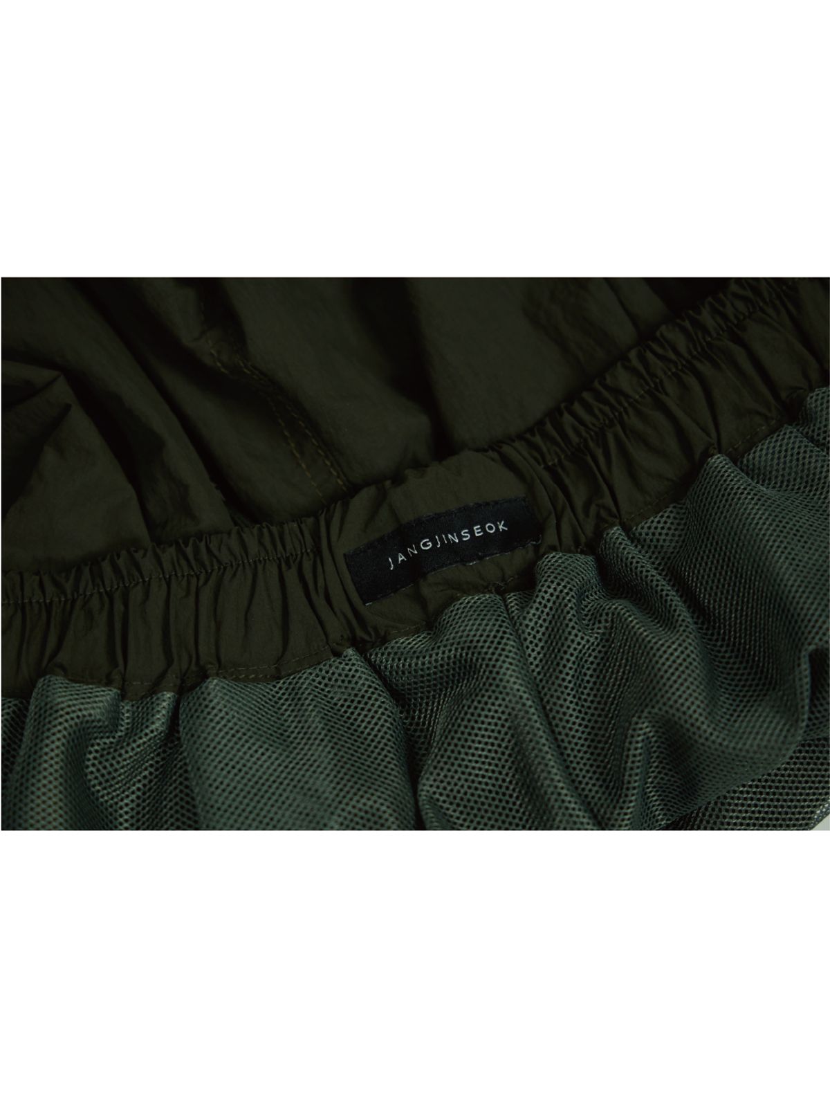 장진석(JANGJINSEOK) 나일론 셔링 팬츠 (KHAKI)