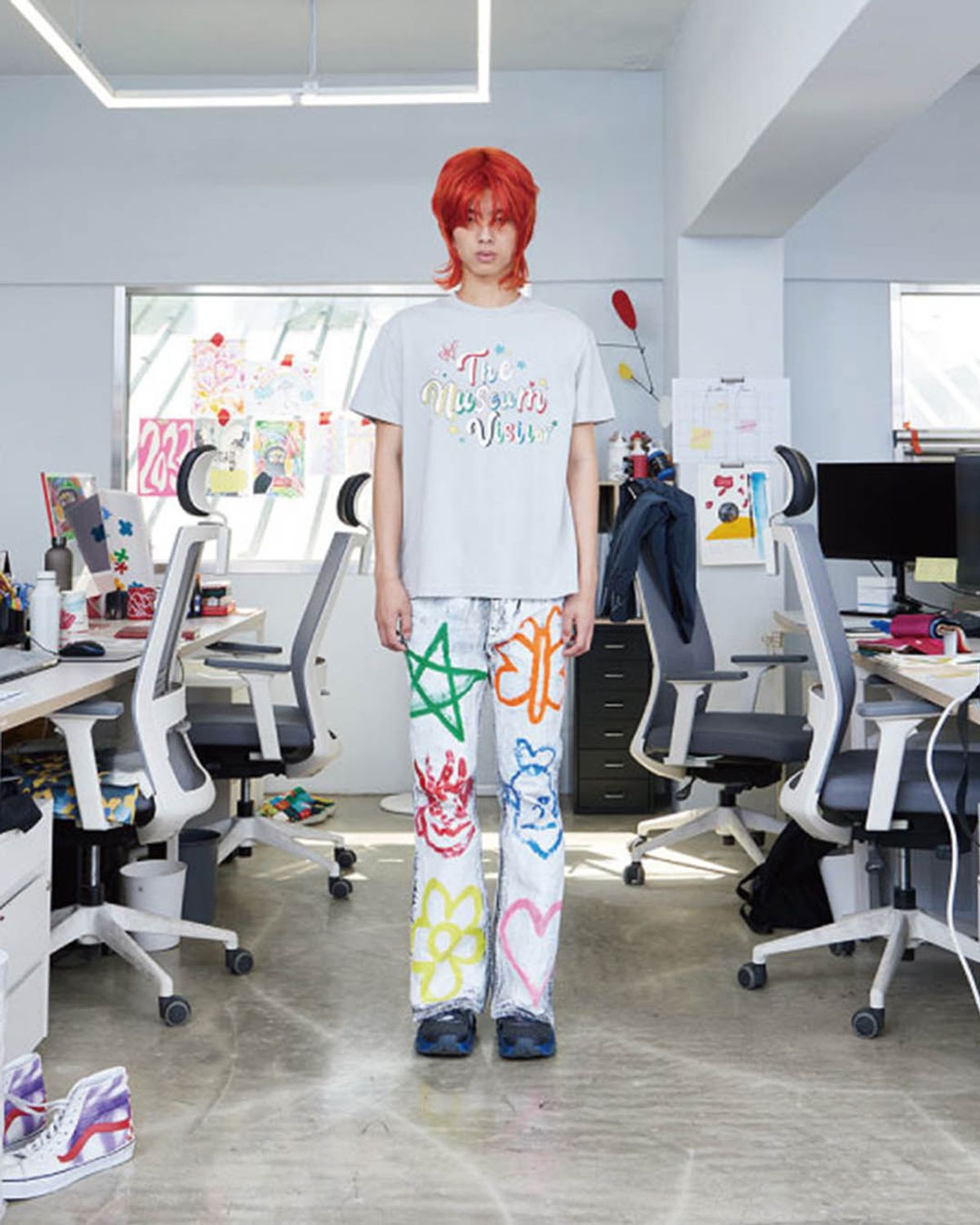 더뮤지엄비지터(THEMUSEUMVISITOR) PARTY GLITTER LOGO T-SHIRTS (LIGHT GREY)