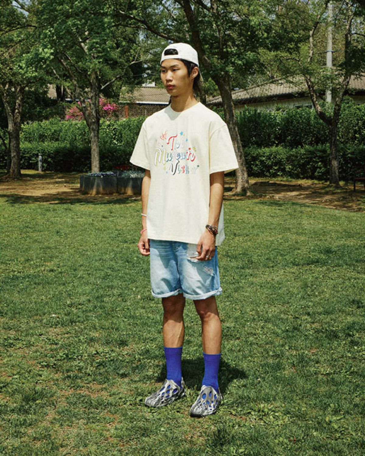 더뮤지엄비지터(THEMUSEUMVISITOR) PARTY GLITTER LOGO T-SHIRTS (YELLOW)