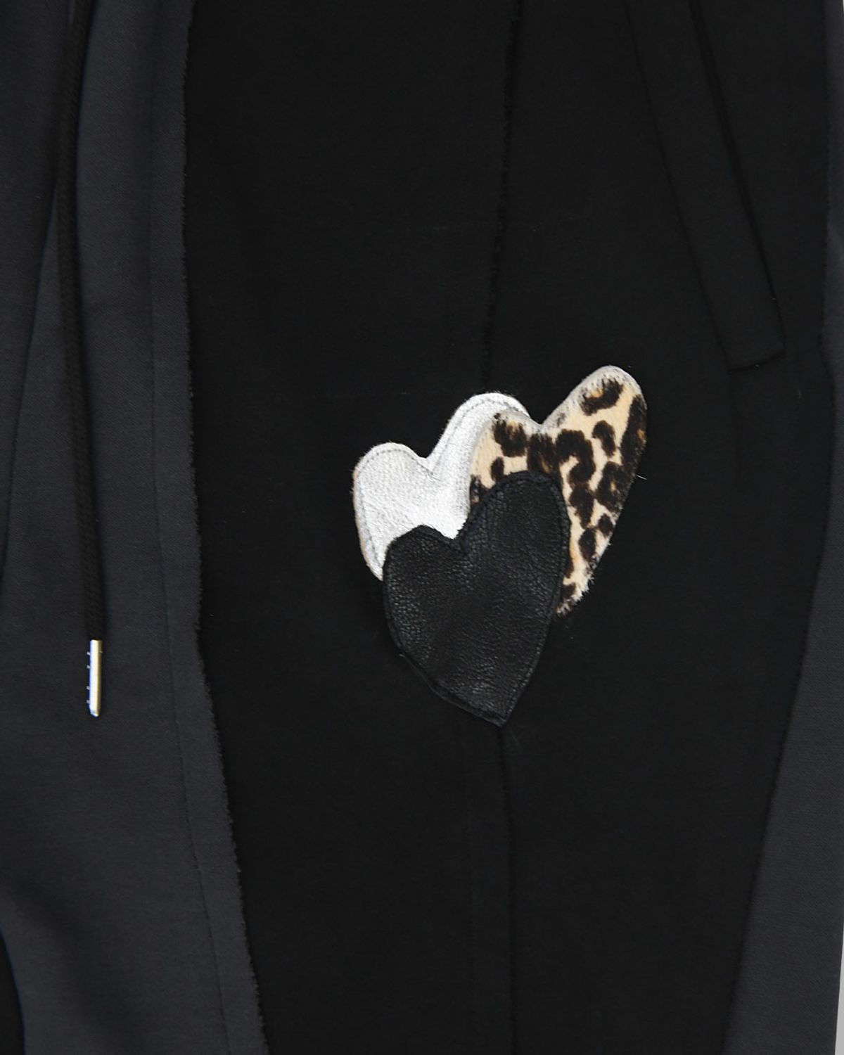 더뮤지엄비지터(THEMUSEUMVISITOR) LEATHER PATCH SWEAT PANTS (BLACK)
