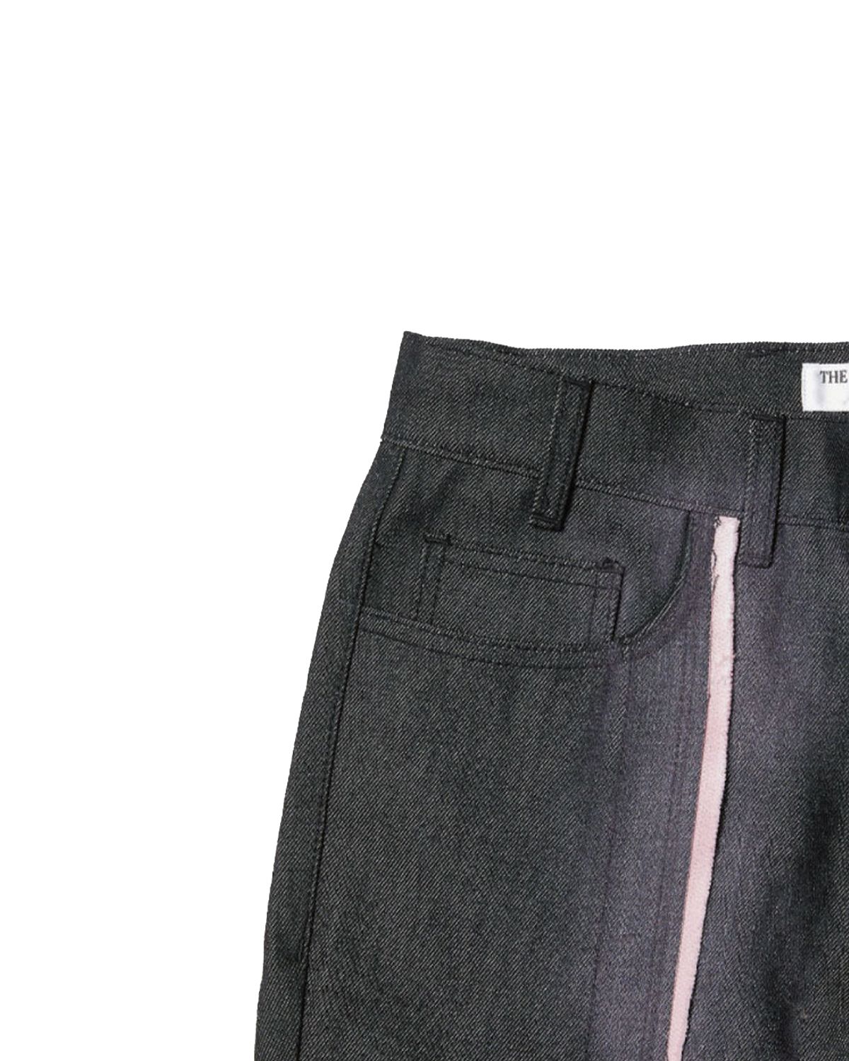 더뮤지엄비지터(THEMUSEUMVISITOR) SPRAYED CUT-OUT DENIM PANTS (BLACK)