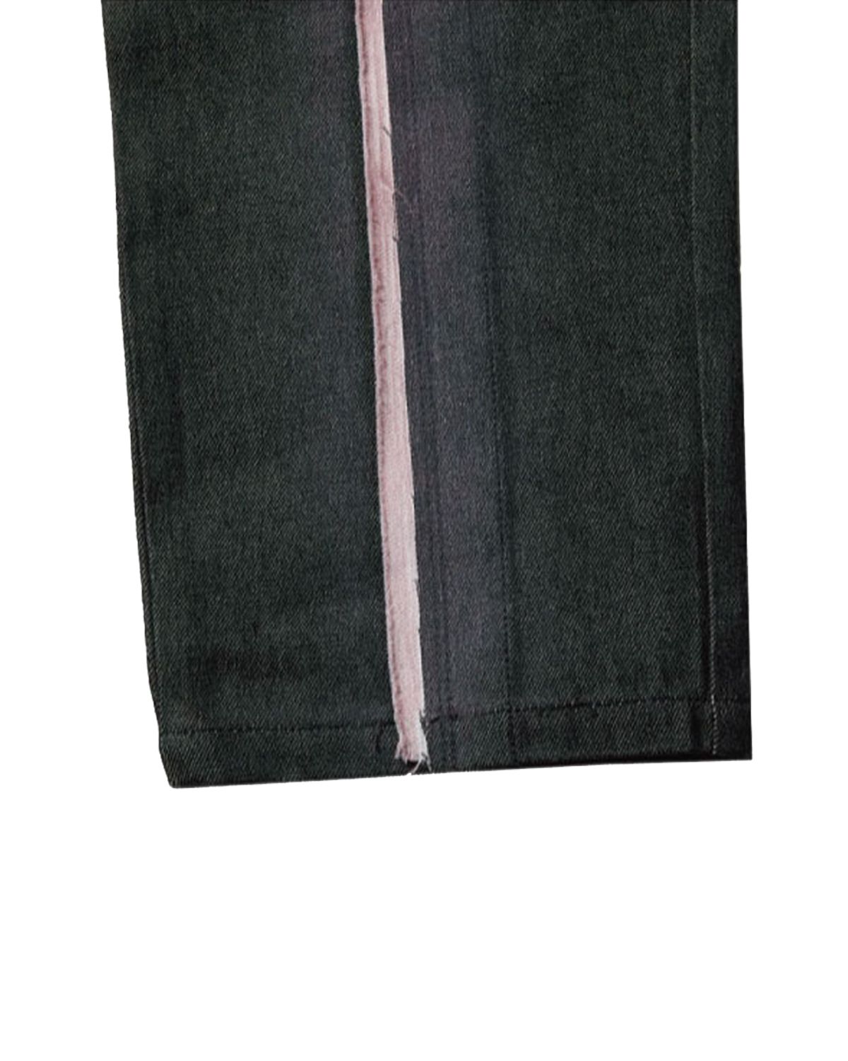더뮤지엄비지터(THEMUSEUMVISITOR) SPRAYED CUT-OUT DENIM PANTS (BLACK)
