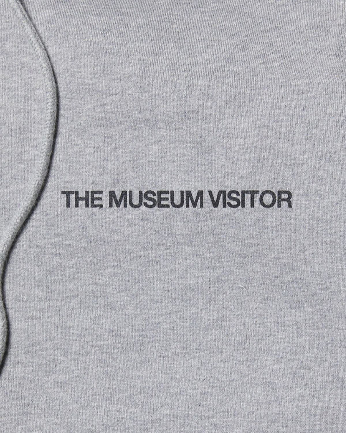 더뮤지엄비지터(THEMUSEUMVISITOR) ESSENTIAL LOGO HOODY (GREY)