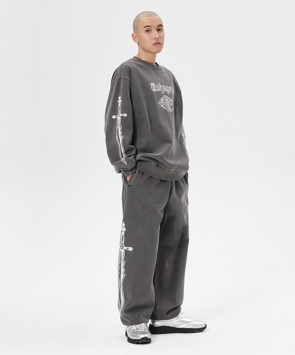 마하그리드(MAHAGRID) DAGGER PIGMENT SWEATSHIRT CHARCOAL(MG2ESMM457A)