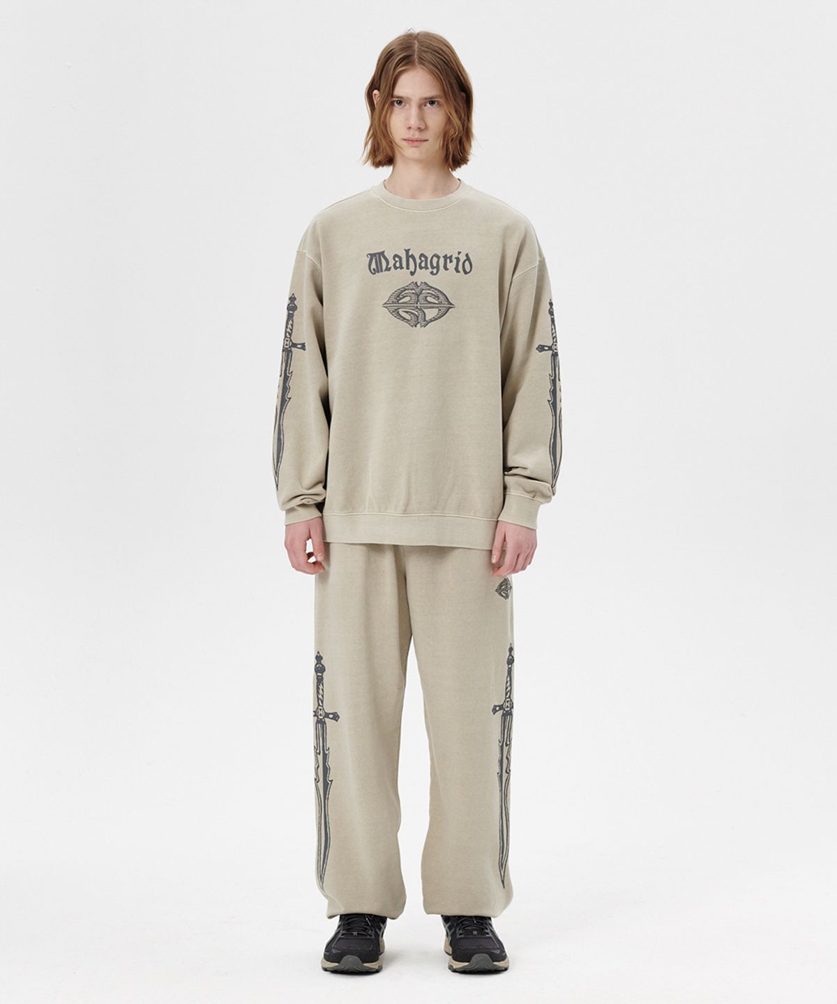 마하그리드(MAHAGRID) DAGGER PIGMENT SWEATSHIRT KHAKI(MG2ESMM457A)