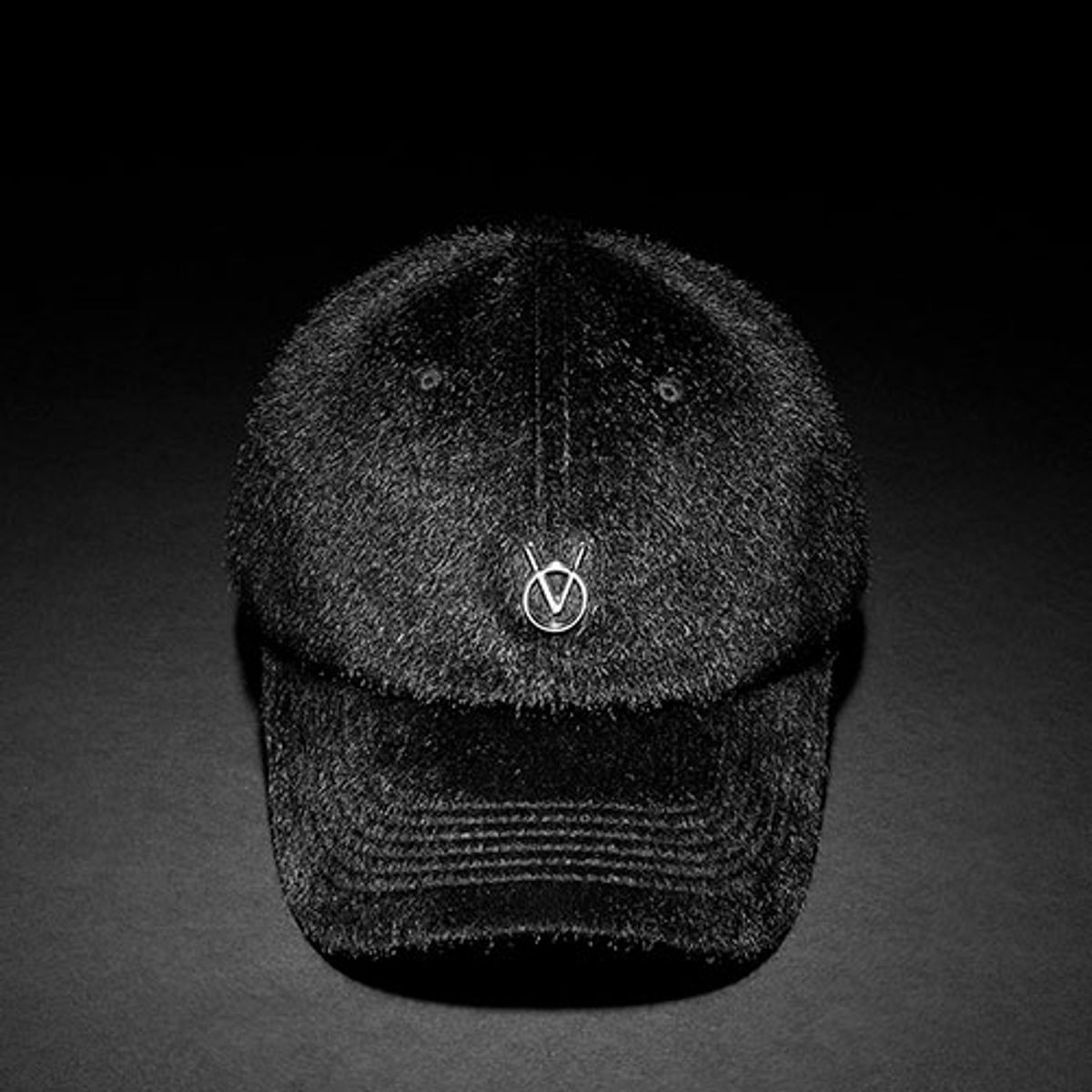 빈스모크(VINSMOKE) Silver Logo short Fur [BLACK] 볼캡 [SOFT FIT]
