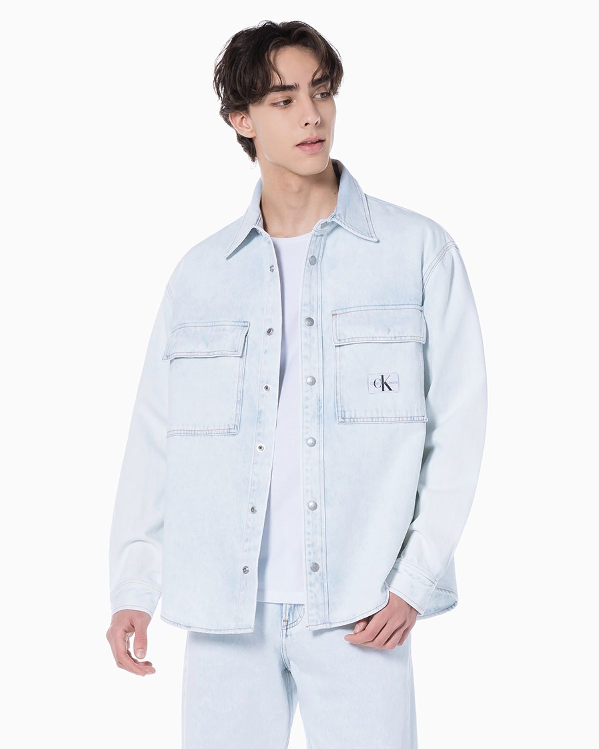 캘빈클라인 진(CALVIN KLEIN JEANS) 남 라이트블루 릴렉스핏 데님 셔츠 J325296 1AA