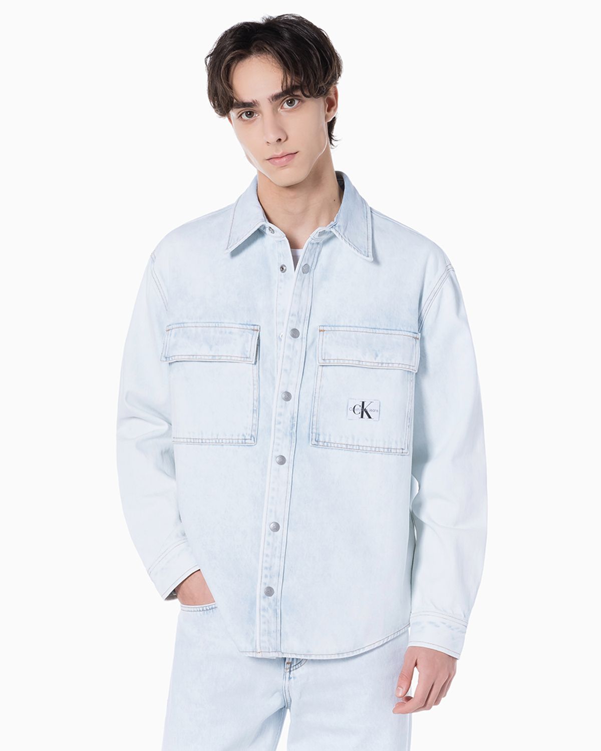 캘빈클라인 진(CALVIN KLEIN JEANS) 남 라이트블루 릴렉스핏 데님 셔츠 J325296 1AA