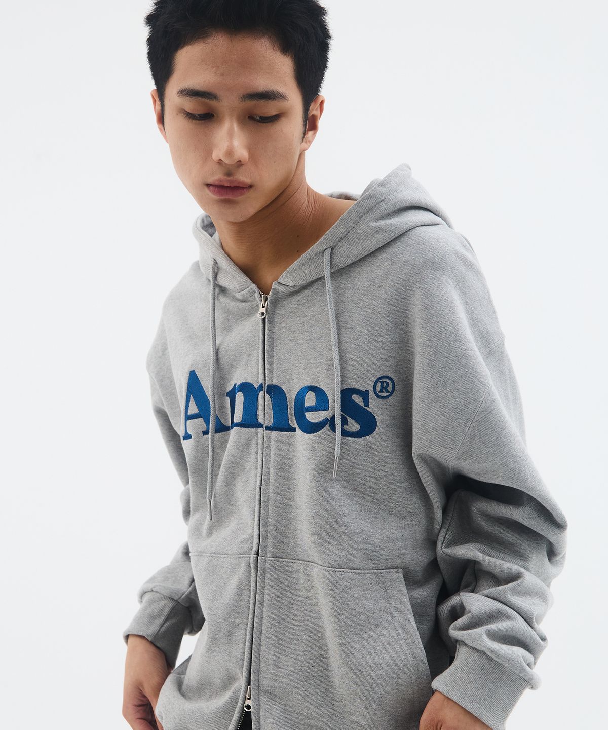 아메스 월드와이드(AMES-WORLDWIDE) BASIC LOGO HOODIE ZIP UP GREY