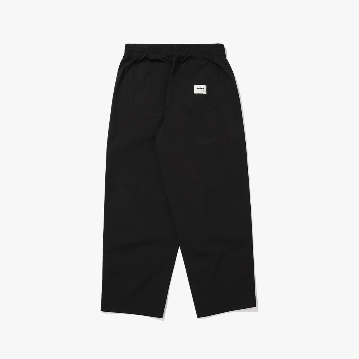 디아도라(diadora) 컴피 테이퍼드 팬츠 BLACK