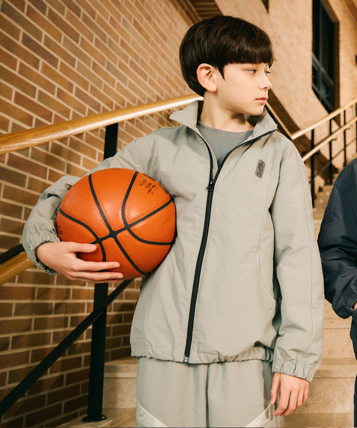 엔비에이 키즈(NBA KIDS) 유틸리티 포켓 베스트 자켓(K241JP020P) 카키