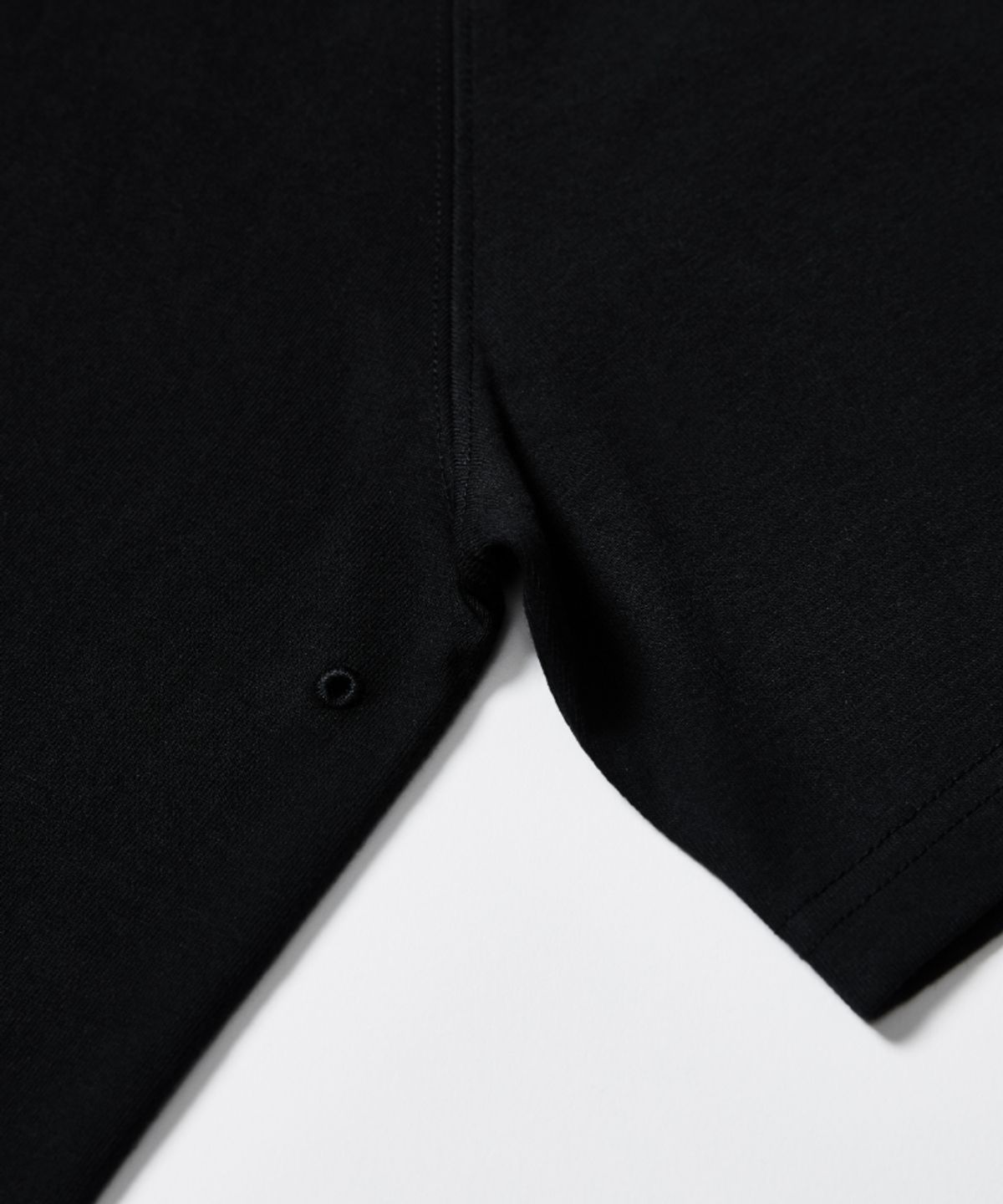 칠씨비(CHILLSEABEE) [REMOR]Logo-embroidered short-sleeve T-shirts.